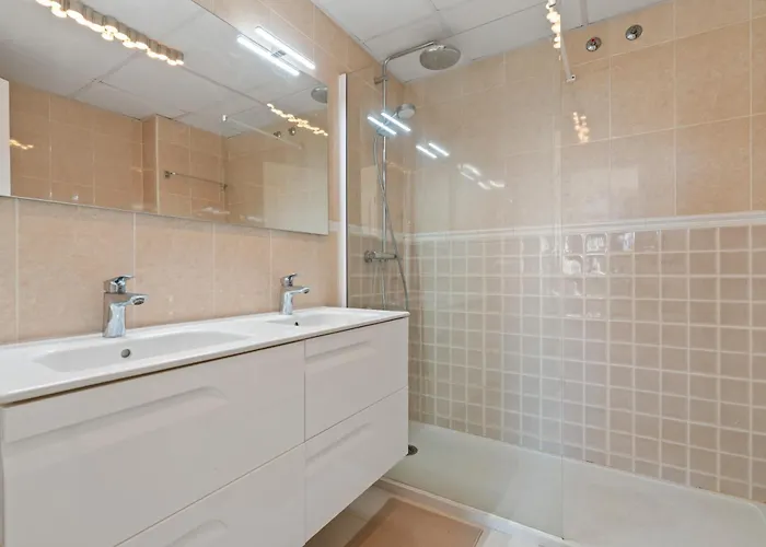 Sea View Flat Close To The *