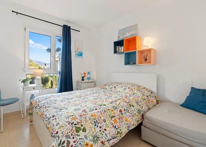 Sea View Flat Close To The Estepona